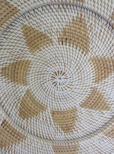 Sula White and Gold Round Rattan Plate